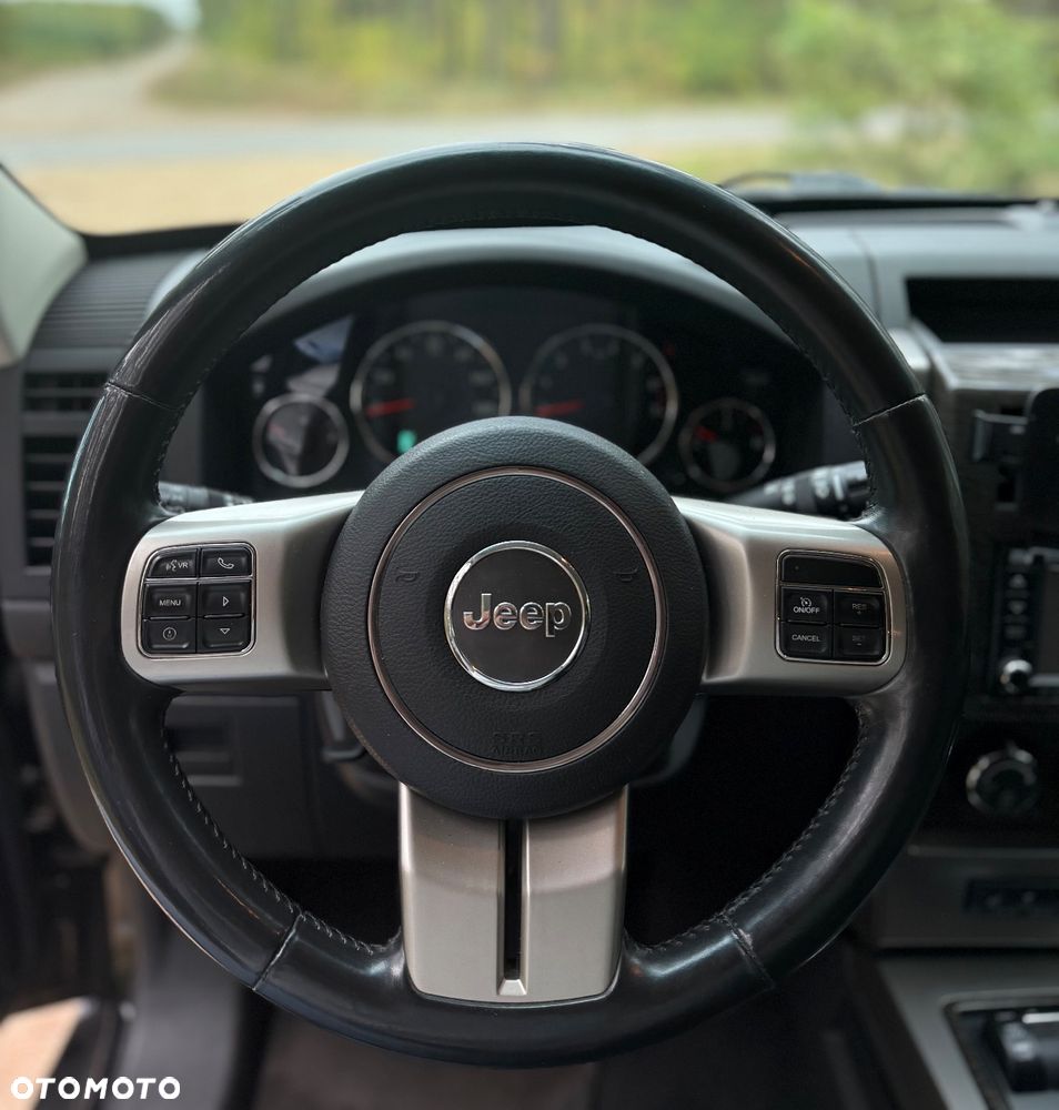 Jeep Liberty - 14