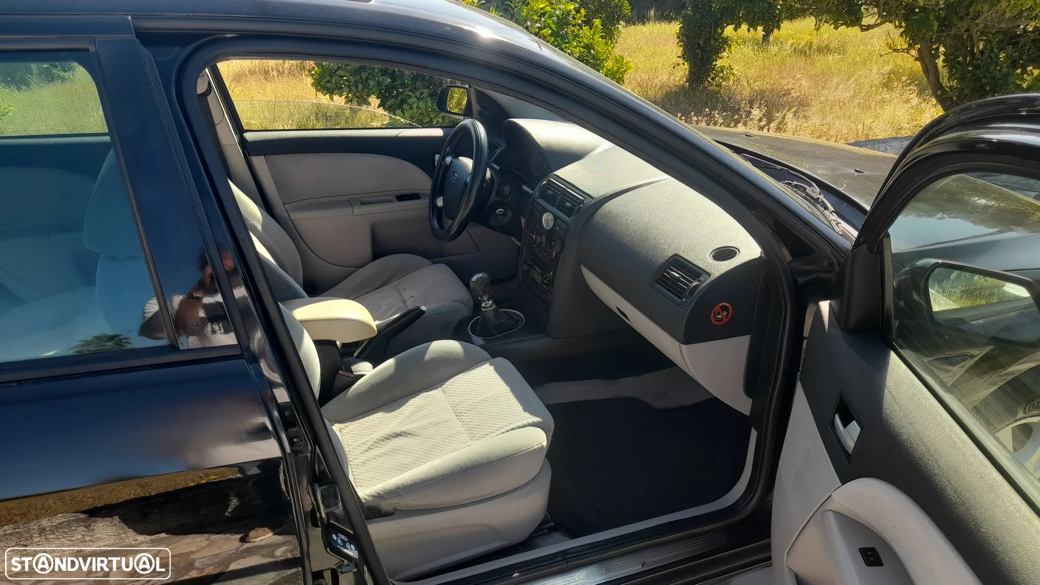 Ford Mondeo SW 2.0 TDdi Ghia - 37