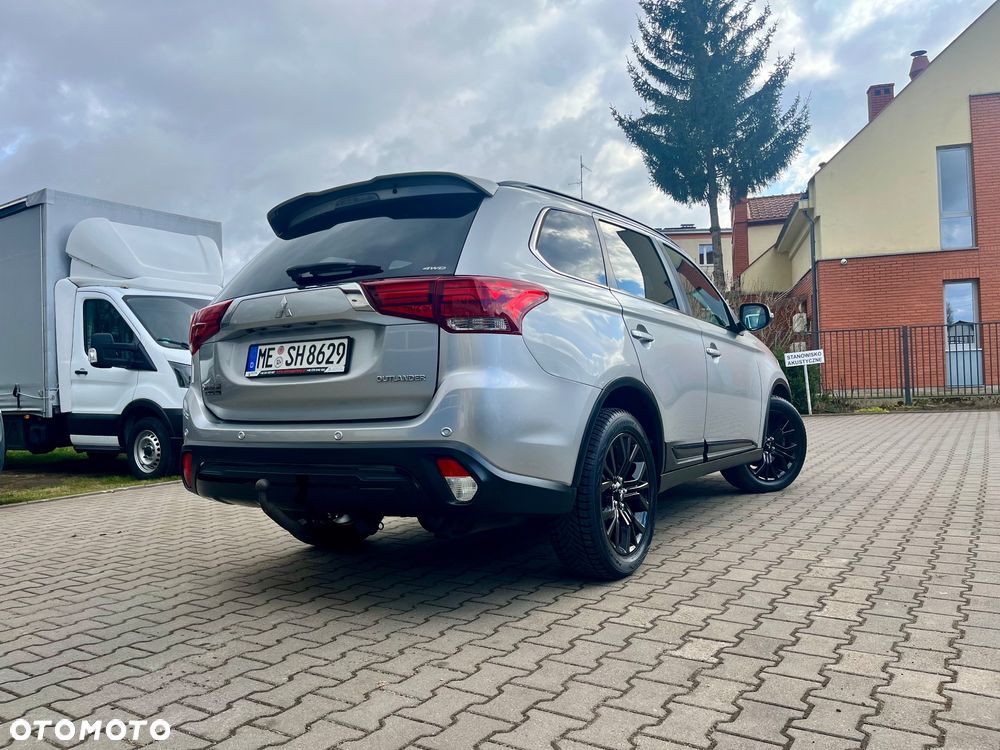 Mitsubishi Outlander - 2