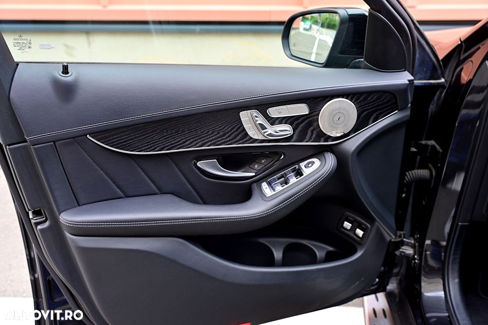 Mercedes-Benz GLC 300 e 4Matic 9G-TRONIC AMG Line Plus - 35