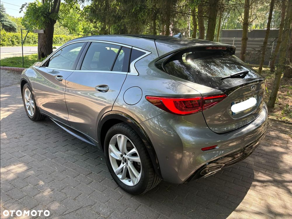 Infiniti Q30 - 4