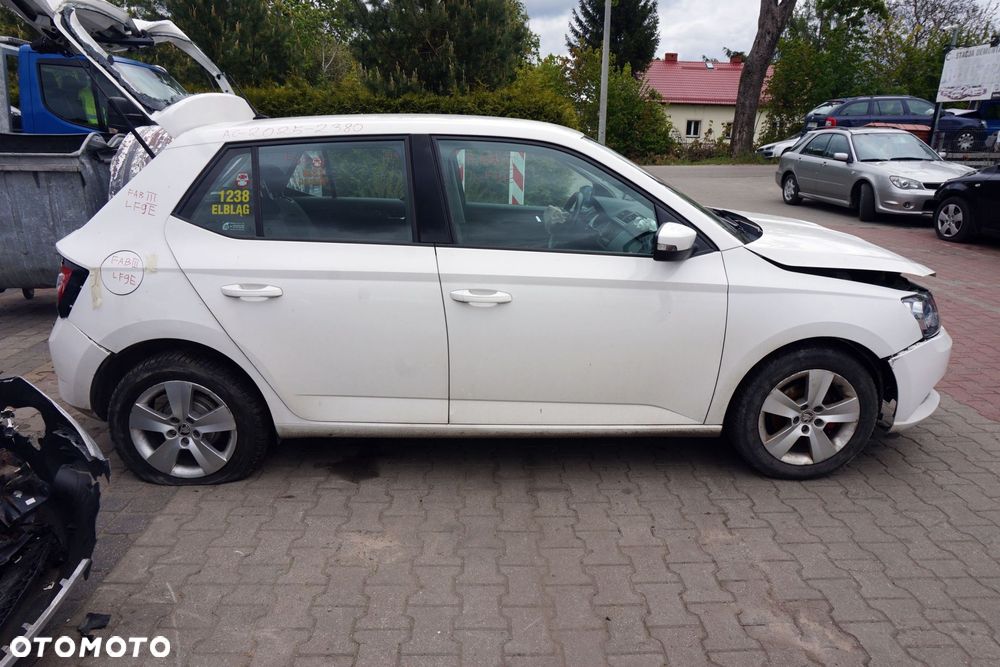 SKODA FABIA III NJ3 5D HB 2016 LF9E 1.0 12V CHYB 75KM QAE BIAŁY na części - 4