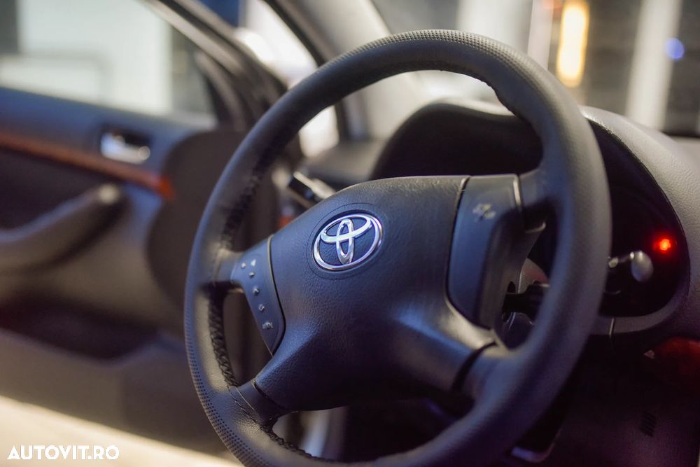 Toyota Avensis 2.2 D-4D Executive - 11