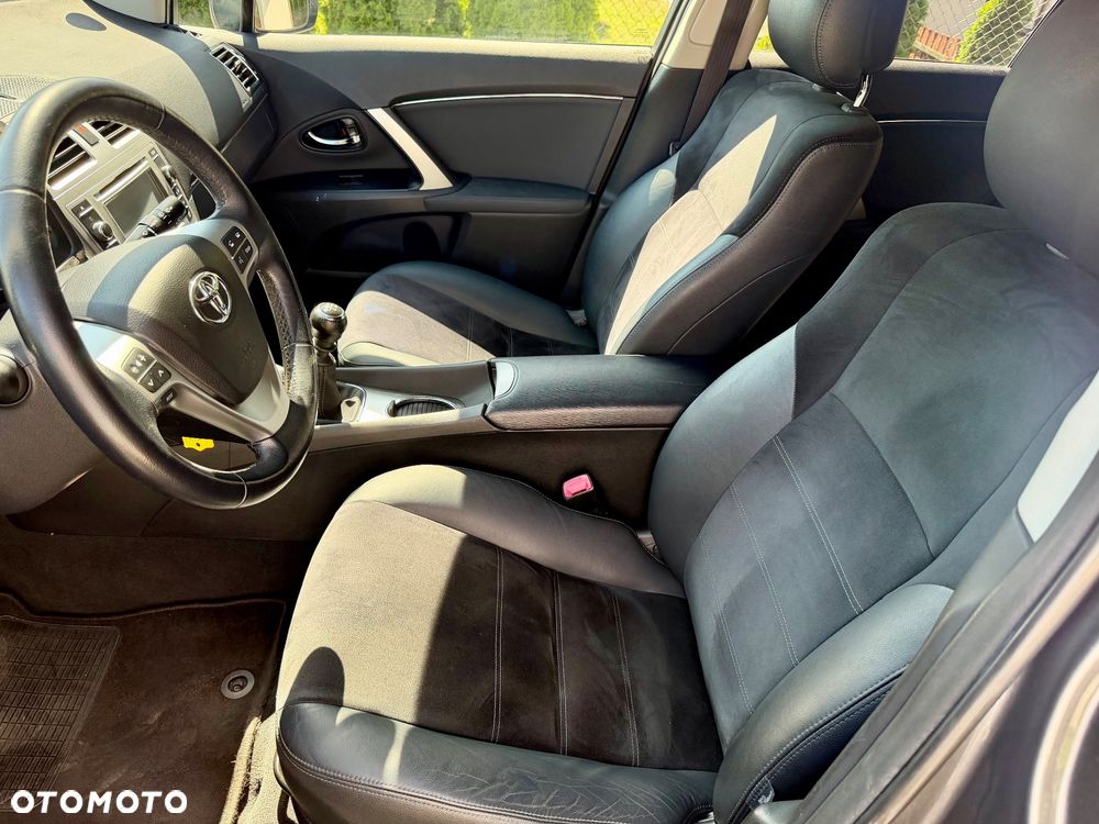Toyota Avensis 1.8 Premium - 11