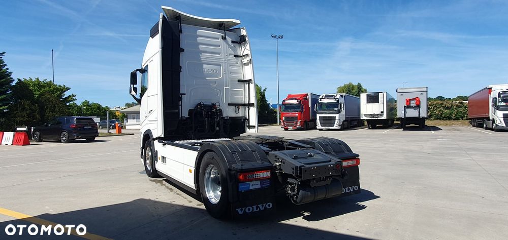 Volvo FH 460 GLOBETROTTER XL I-SAVE + ADR - 4
