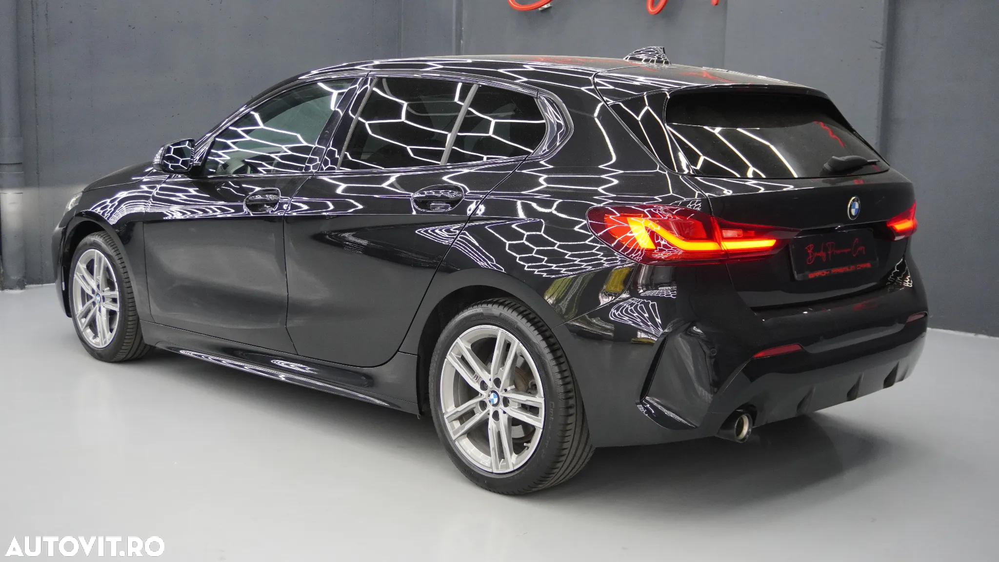 BMW Seria 1 118i Aut. M Sport - 33