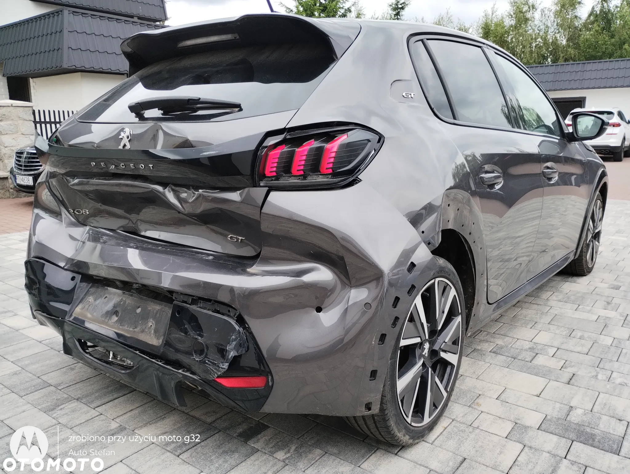 Peugeot 208 PureTech 100 EAT8 GT Pack - 11