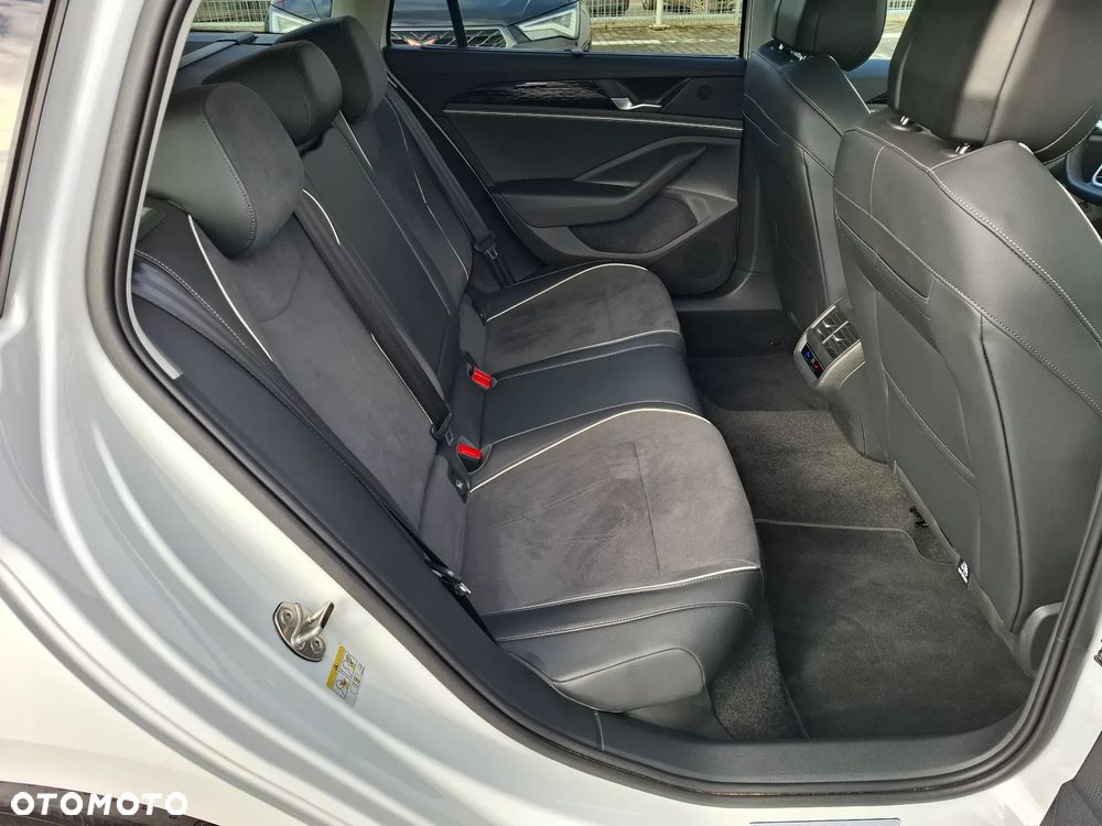 Volkswagen Passat Variant 2.0 TDI SCR DSG Elegance - 14