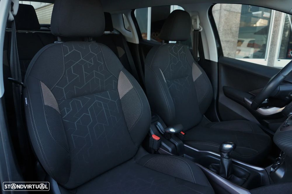 Peugeot 2008 1.2 VTi Active - 21