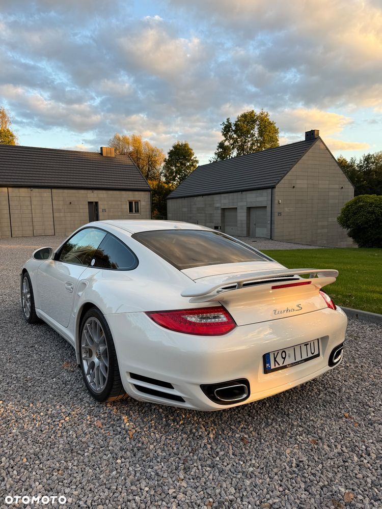 Porsche 911 Turbo S - 25