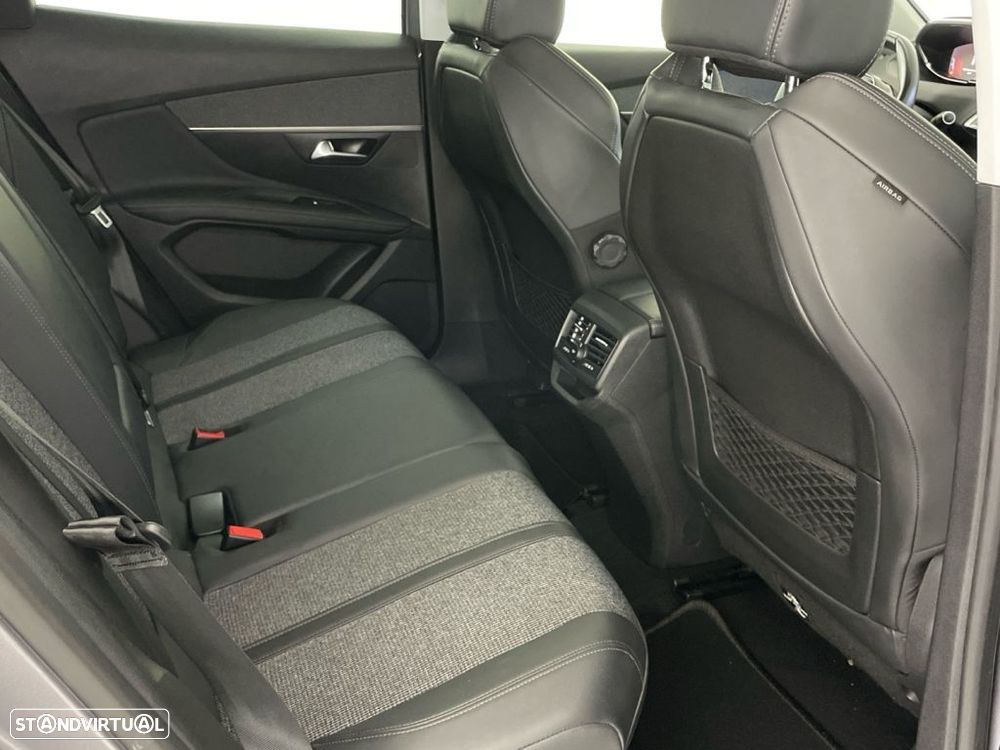 Peugeot 3008 1.5 BlueHDi Allure - 23