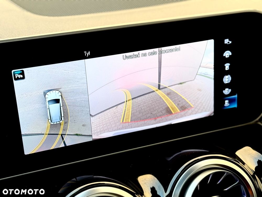 Mercedes-Benz GLB 250 4-Matic AMG Line 8G-DCT - 37