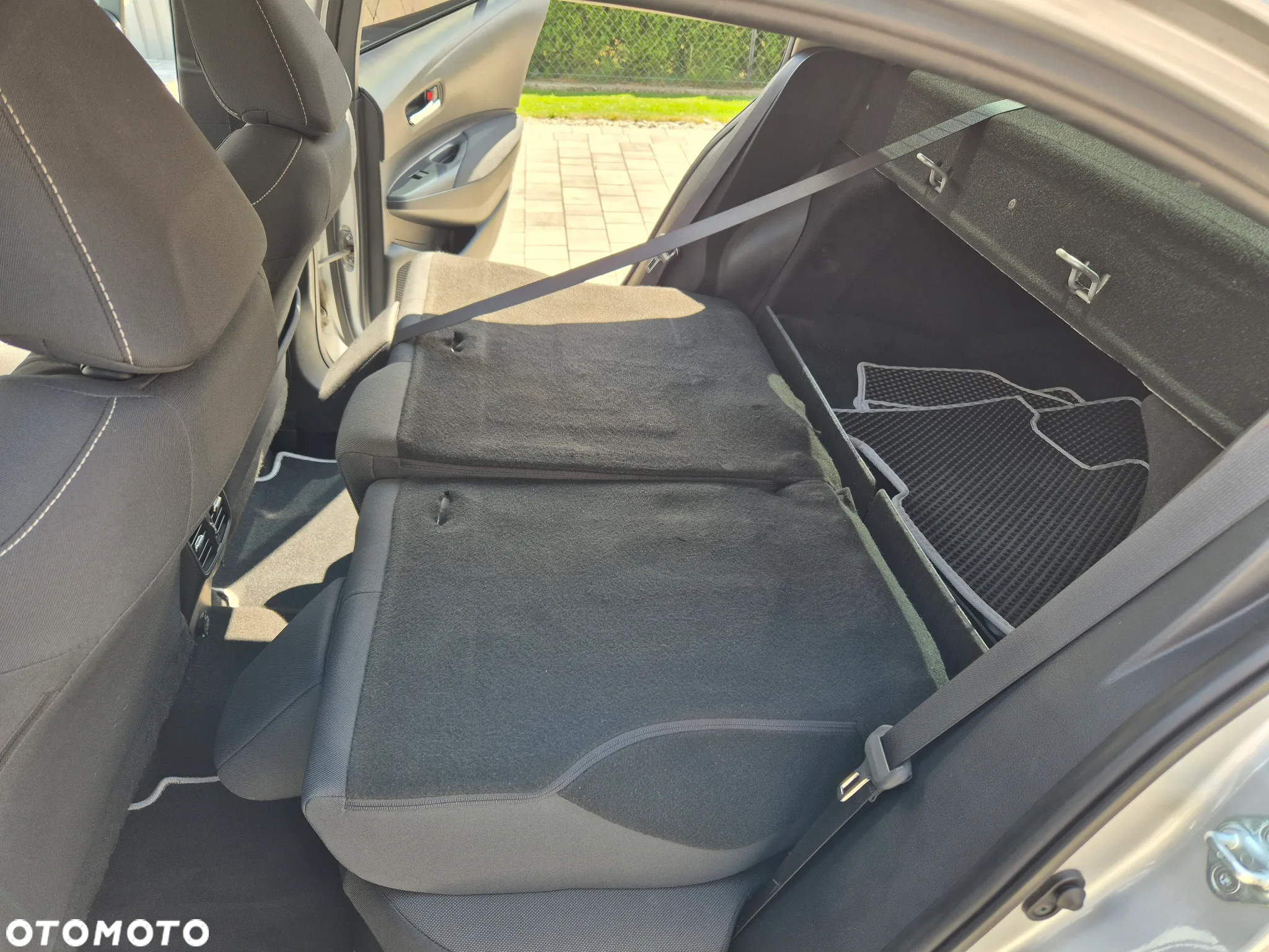 Toyota Corolla 1.8 Hybrid Comfort - 32