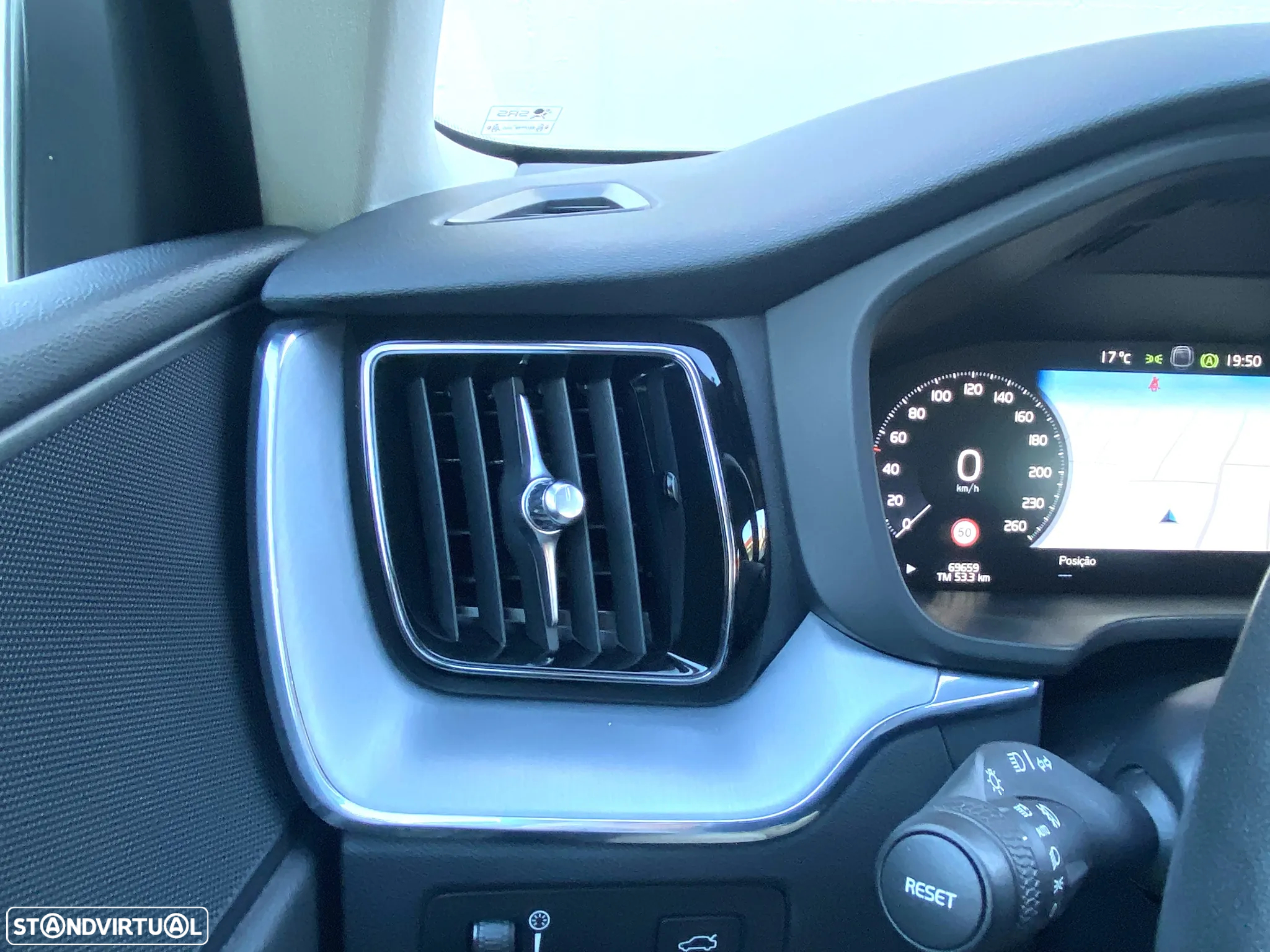 Volvo XC 60 2.0 D4 Momentum Plus - 33