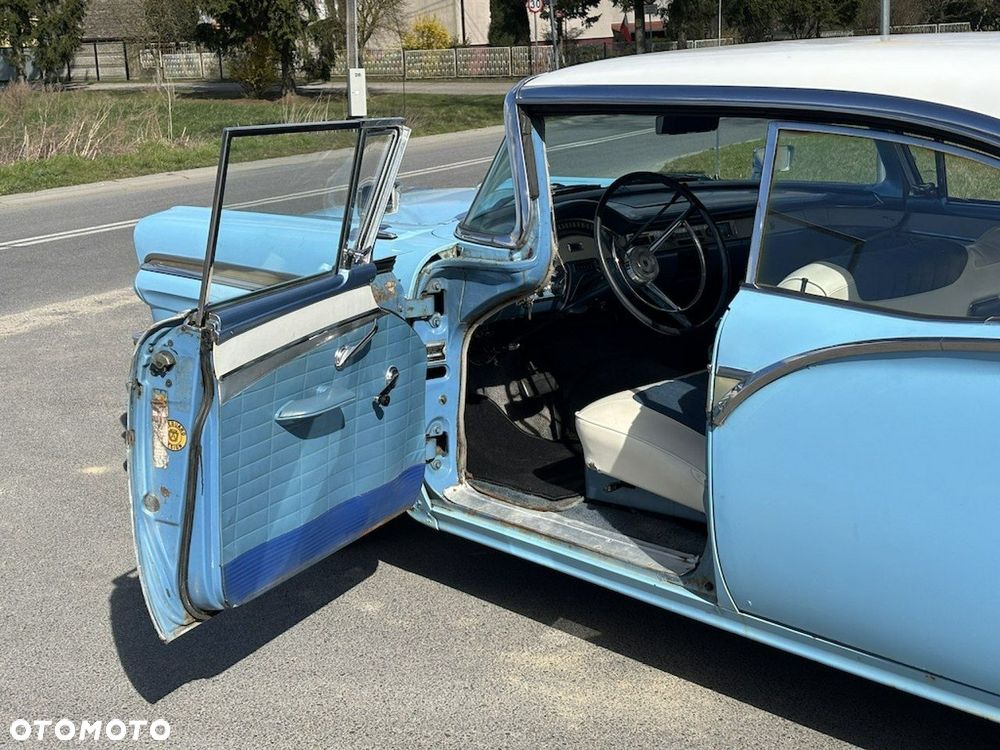 Ford Fairlane - 34