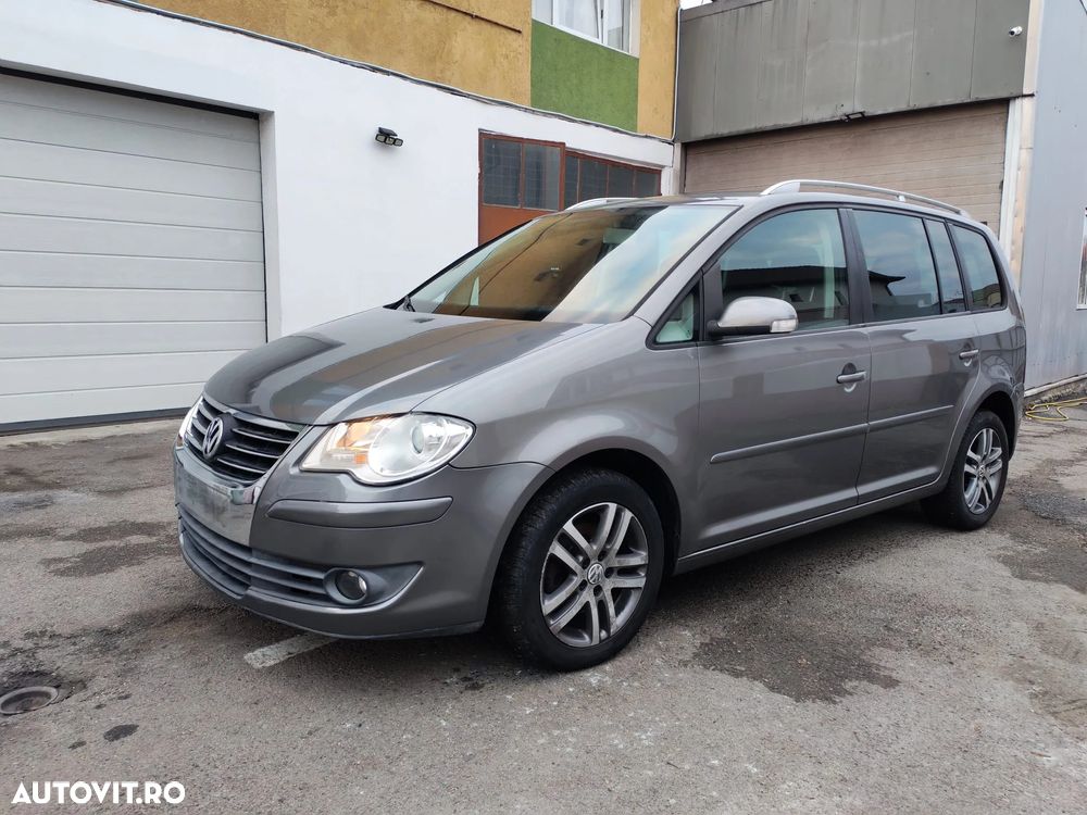 Volkswagen Touran 1.9 TDI DSG Highline - 2