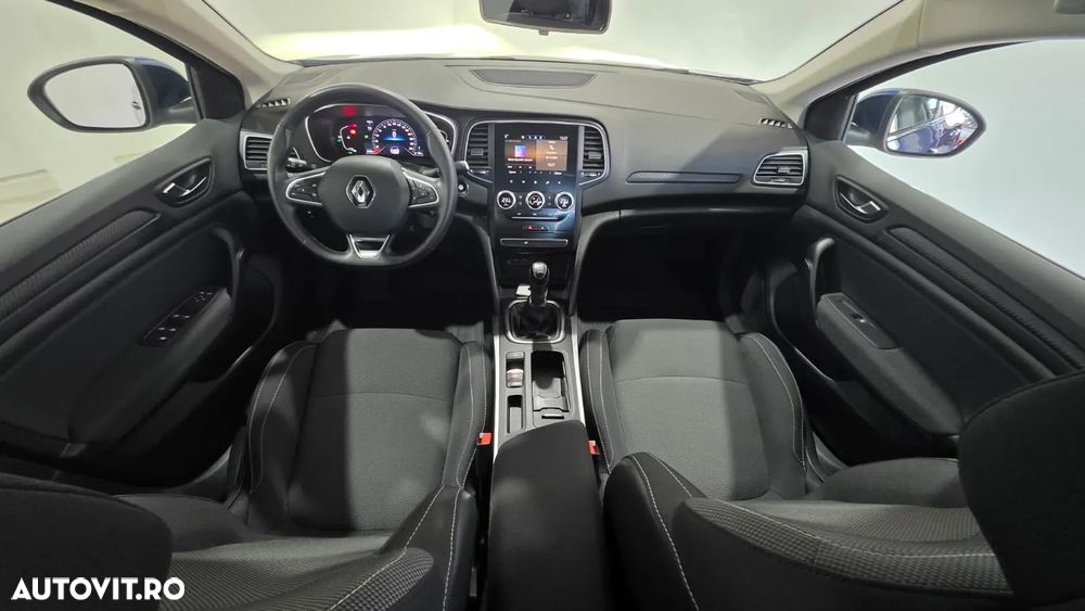 Renault Megane TCe 140 GPF Techno - 4