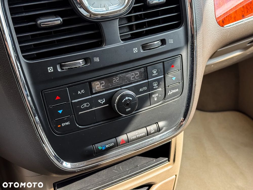 Chrysler Town & Country 3.6 Touring - 13