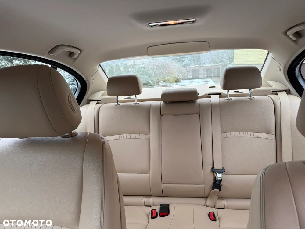 BMW Seria 5 525d - 8