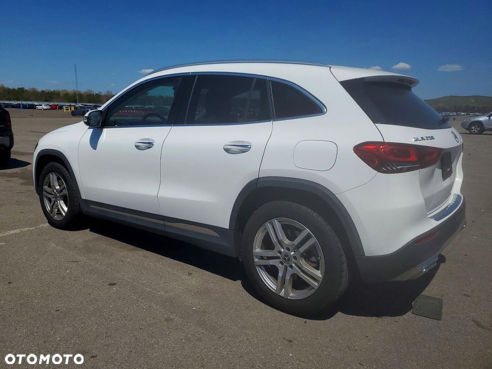 Mercedes-Benz GLA 250 4Matic 8G-DCT Edition 2021 - 3