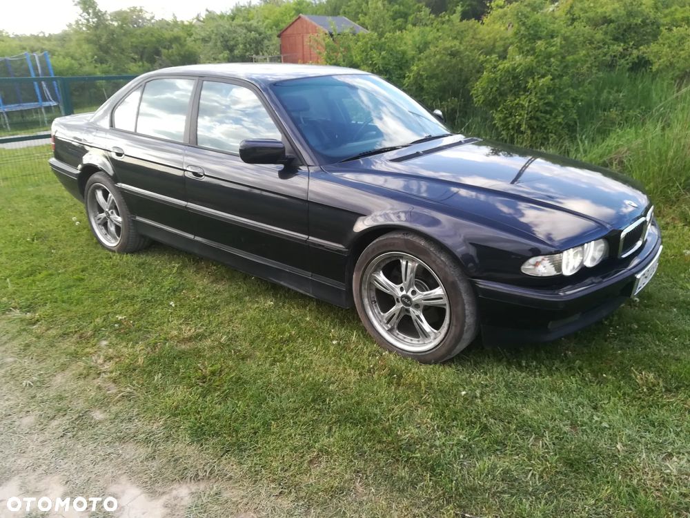 BMW Seria 7 750i - 5