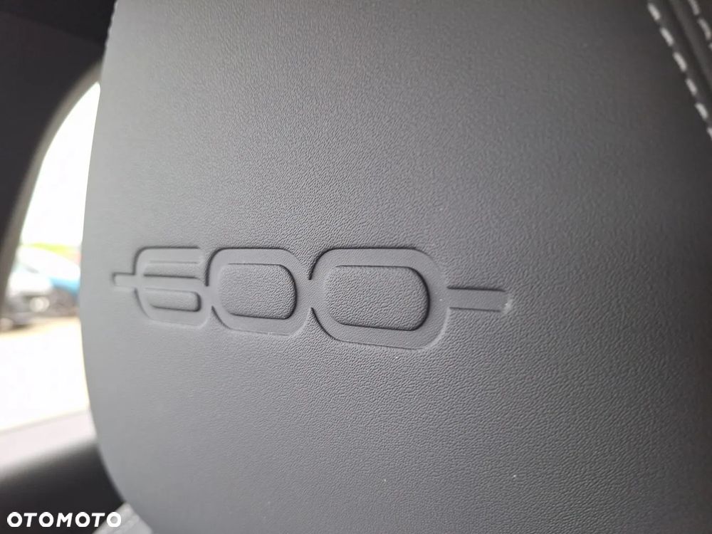 Fiat 600 1.2 Turbo Sport eDCT - 12