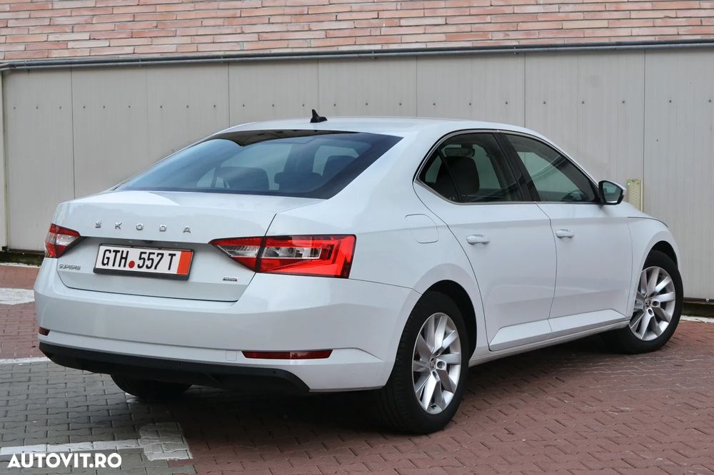 Skoda Superb 2.0 TDI DSG Premium Edition - 4