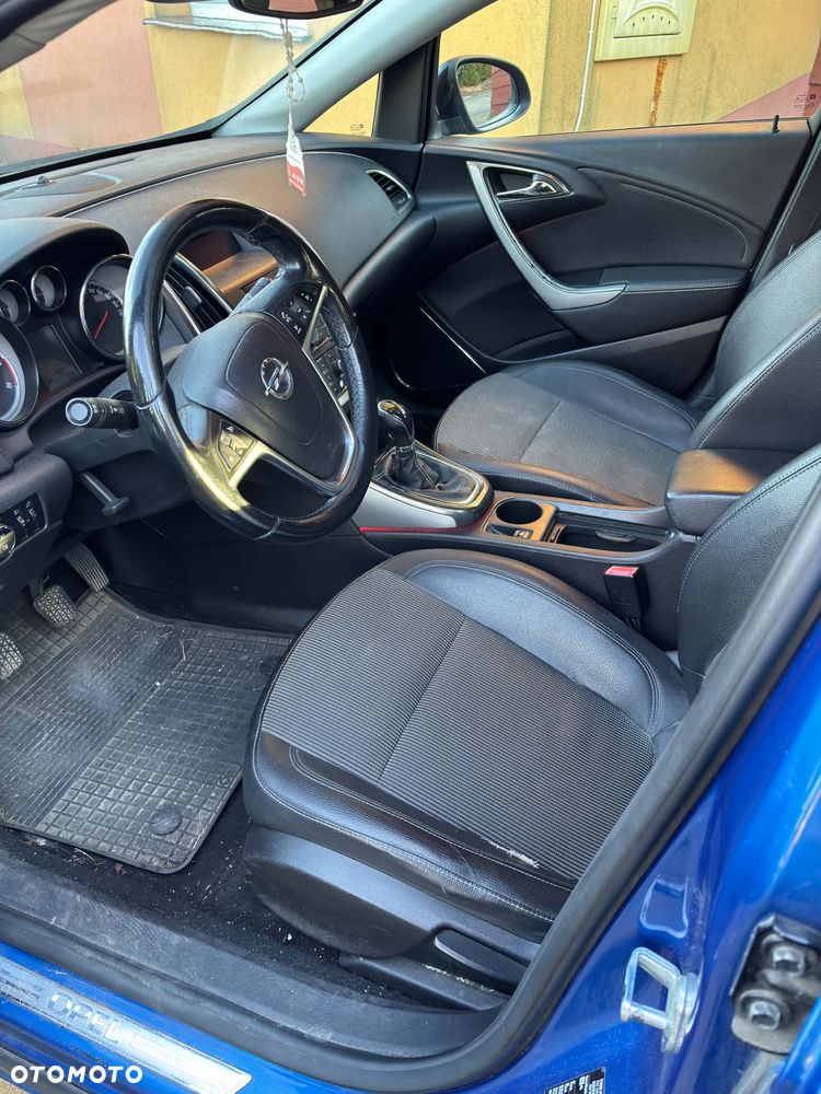 Opel Astra 2010 photo 5