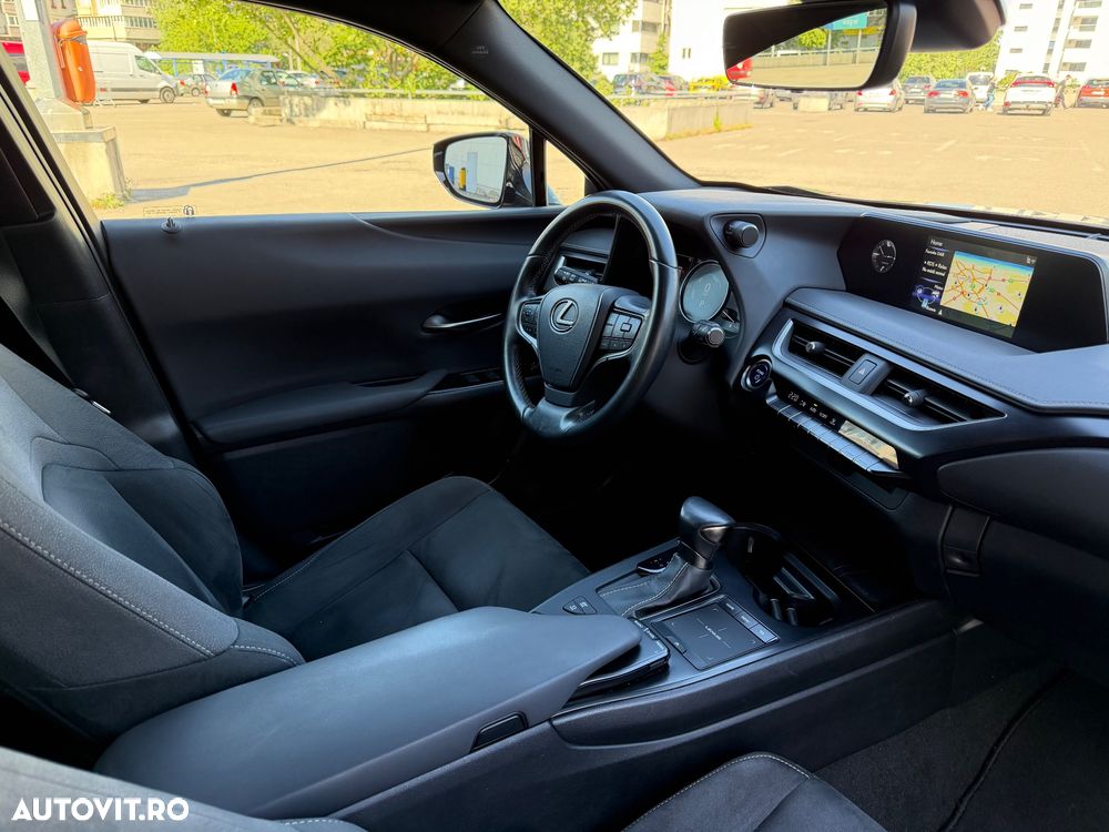 Lexus UX 250h Business Edition - 8