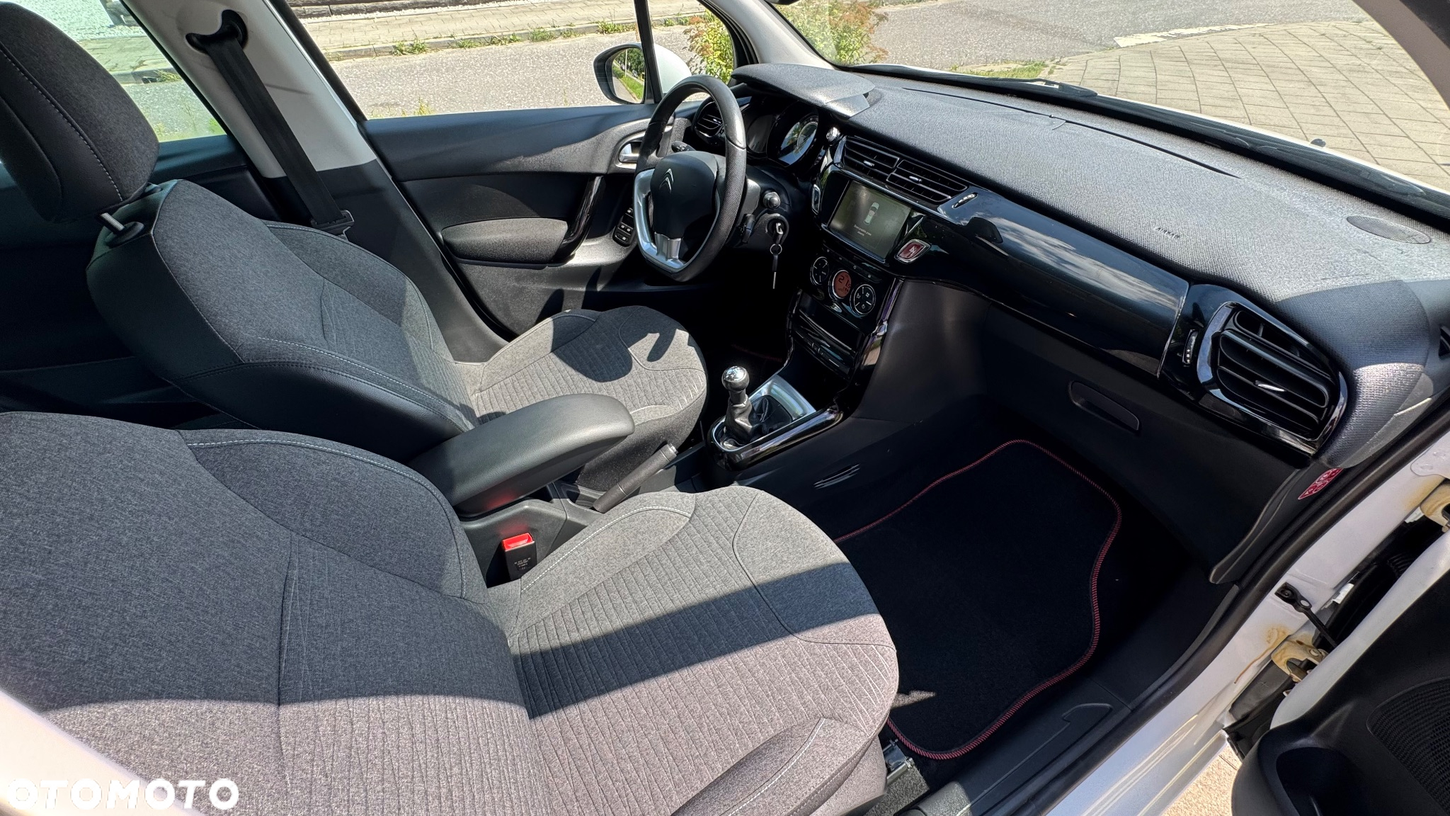 Citroën C3 1.2 PureTech Exclusive - 19