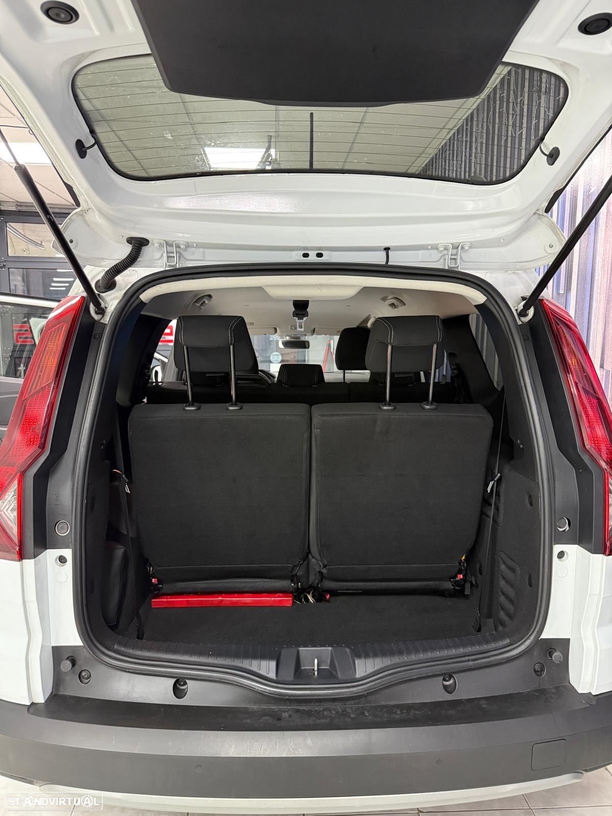Dacia Jogger 1.0 TCe Comfort 7L - 17