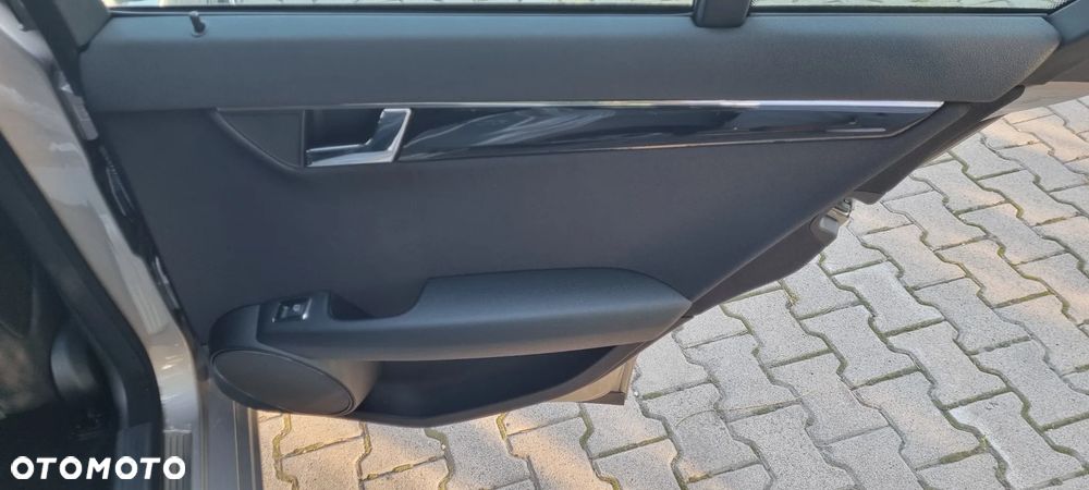 Mercedes-Benz Klasa C - 23