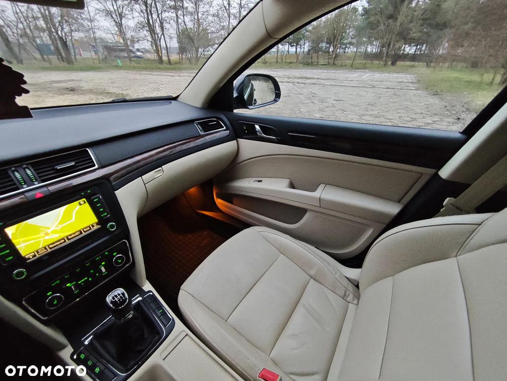 Skoda Superb 2.0 TDI PD Elegance - 27