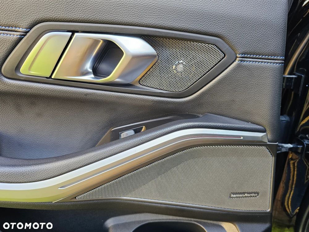 BMW Seria 3 330e M Sport - 35