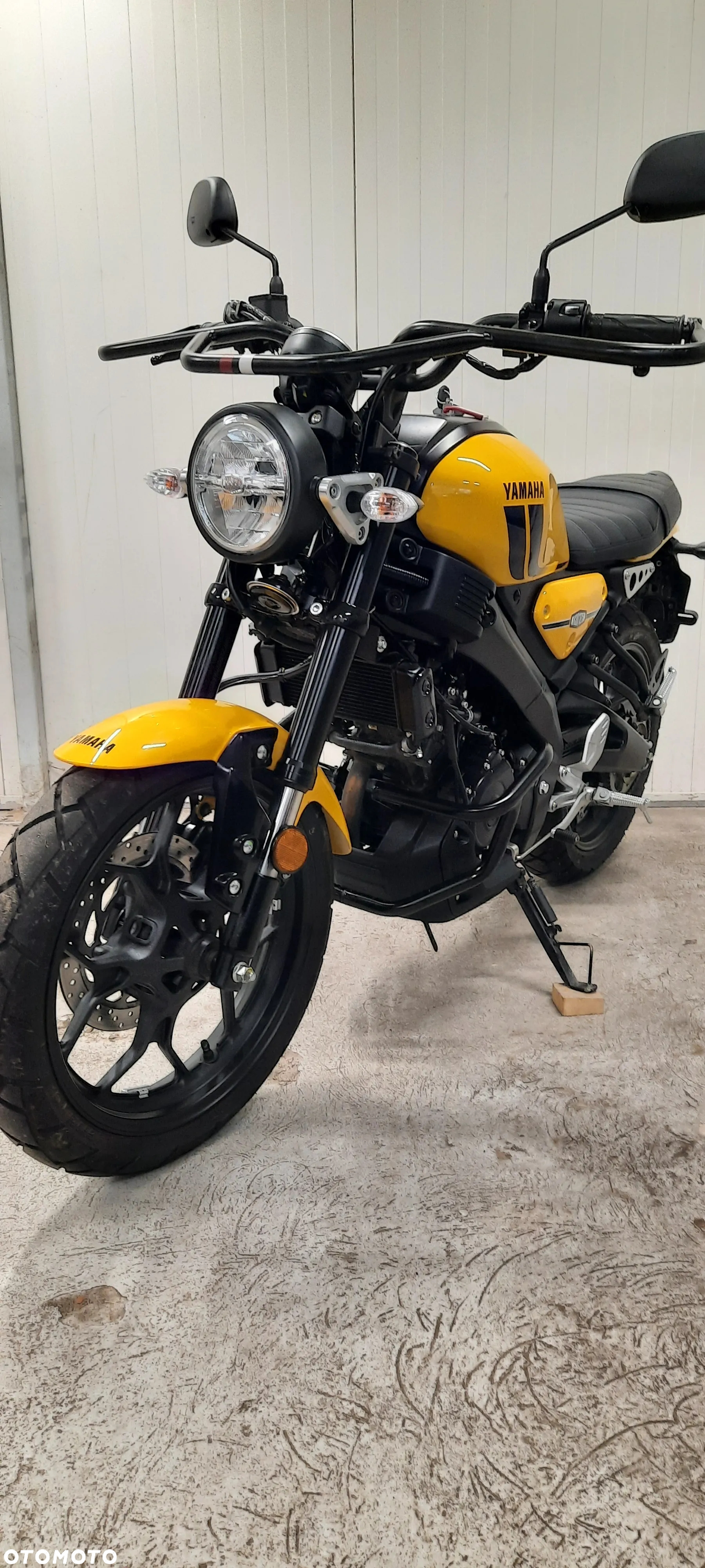 Yamaha XSR - 6