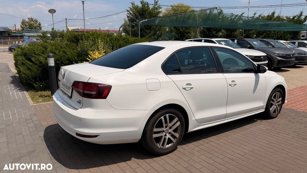 Volkswagen Jetta - 9