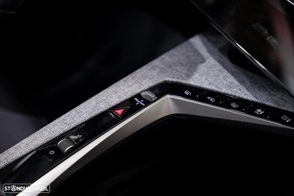 Peugeot 3008 1.2 Hybrid Allure e-DCS6 - 24