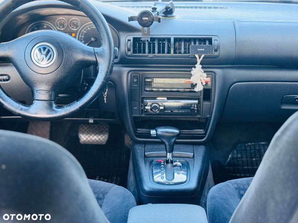 Volkswagen Passat 1.9 TDI Basis Tiptr - 6