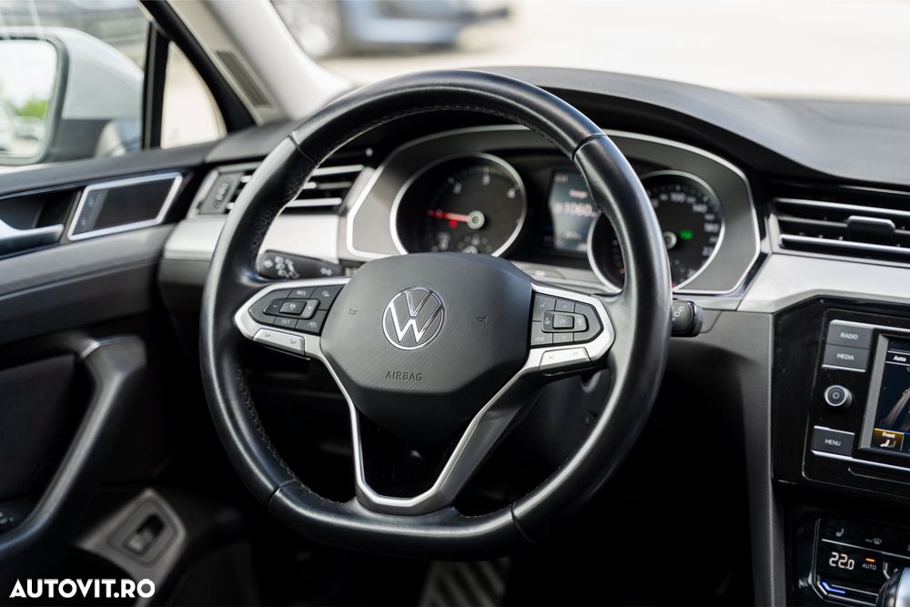 VOLKSWAGEN Passat 2023 — imagine 17