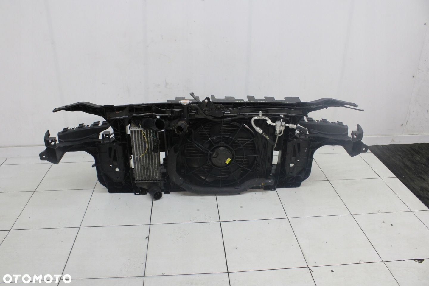 PAS PRZEDNI WZMOCNIENIE CHŁODNICE HYUNDAI i20 2008R- 1.4 CRDI - 9