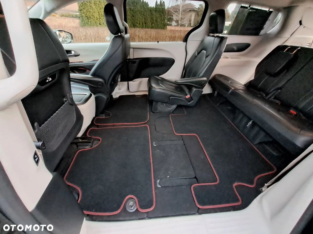 Chrysler Pacifica - 25