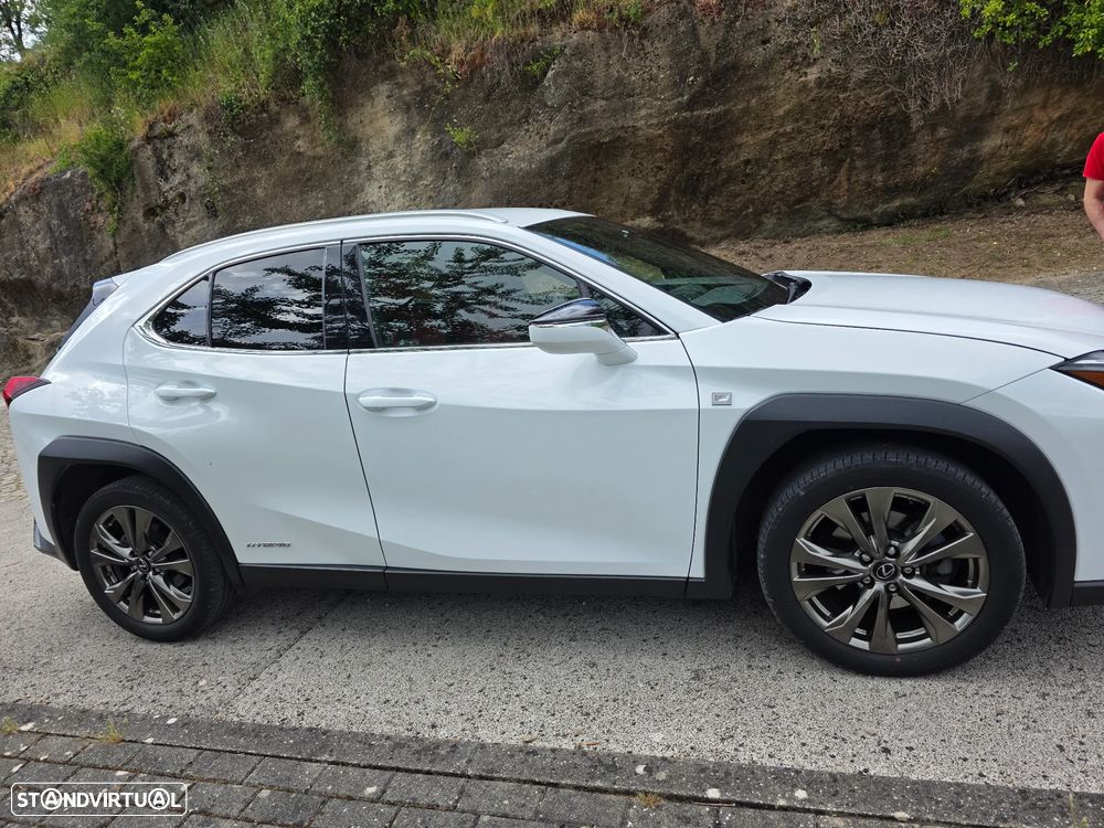 Lexus UX 250h F Sport - 3