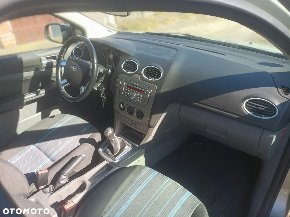 Ford Focus 1.6 16V Ambiente - 27