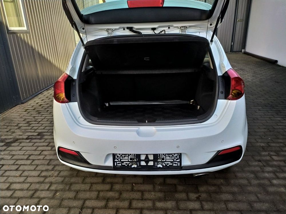 Kia Ceed - 22