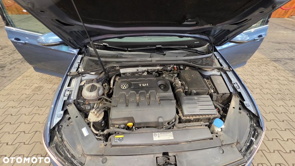 Volkswagen Passat - 16