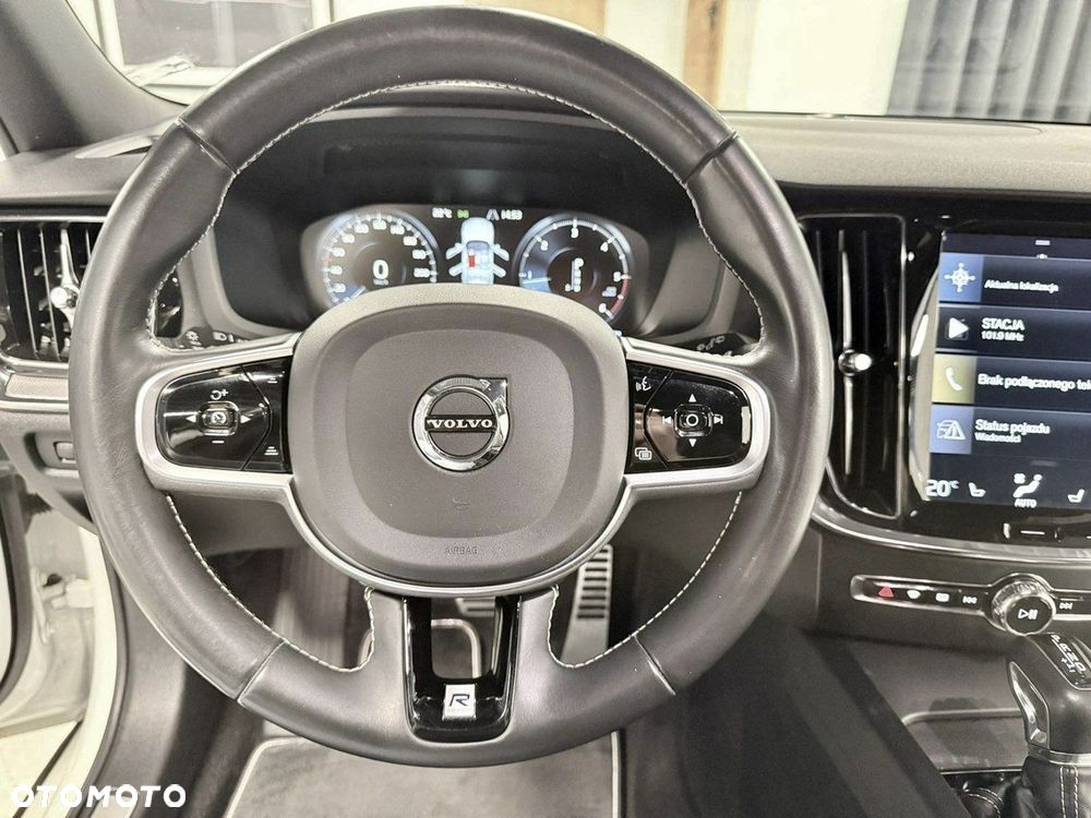 Volvo V60 D4 R-Design - 22