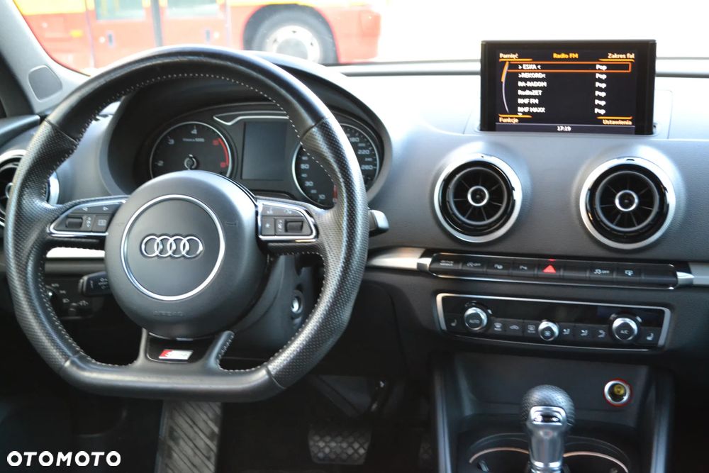 Audi A3 Sportback 2.0 TDI (clean diesel) quattro S tronic S line Sportpaket - 18