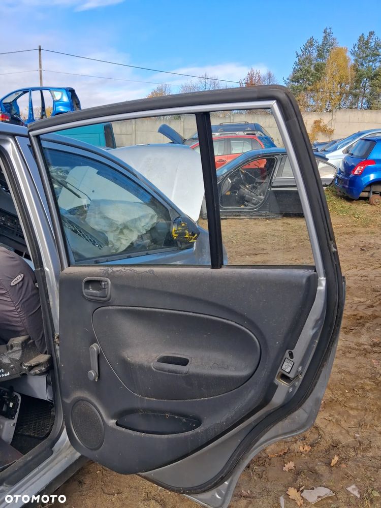 Daihatsu cuore 03 drzwi prawy tyl E28 - 7