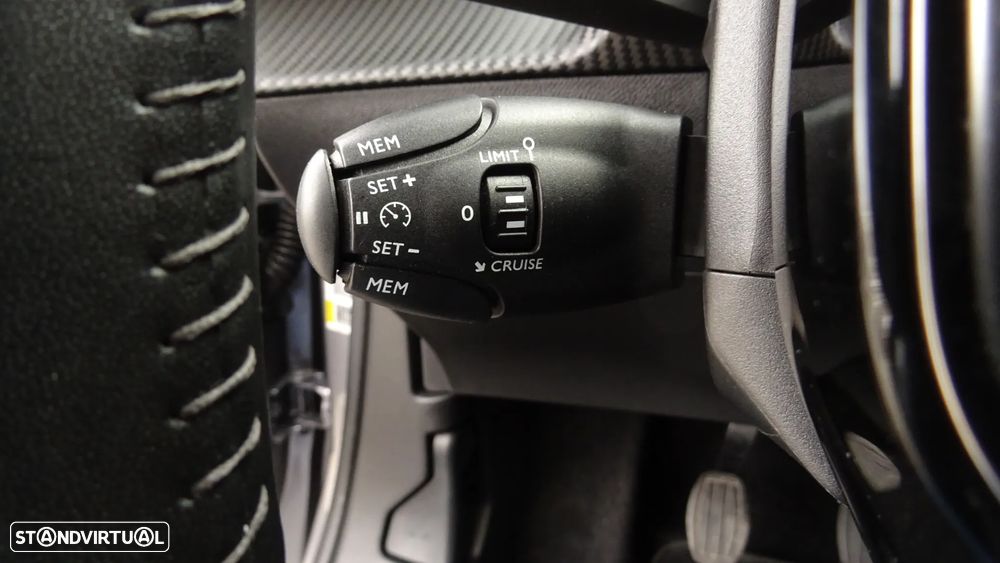 Peugeot 2008 PureTech 130 Allure - 13