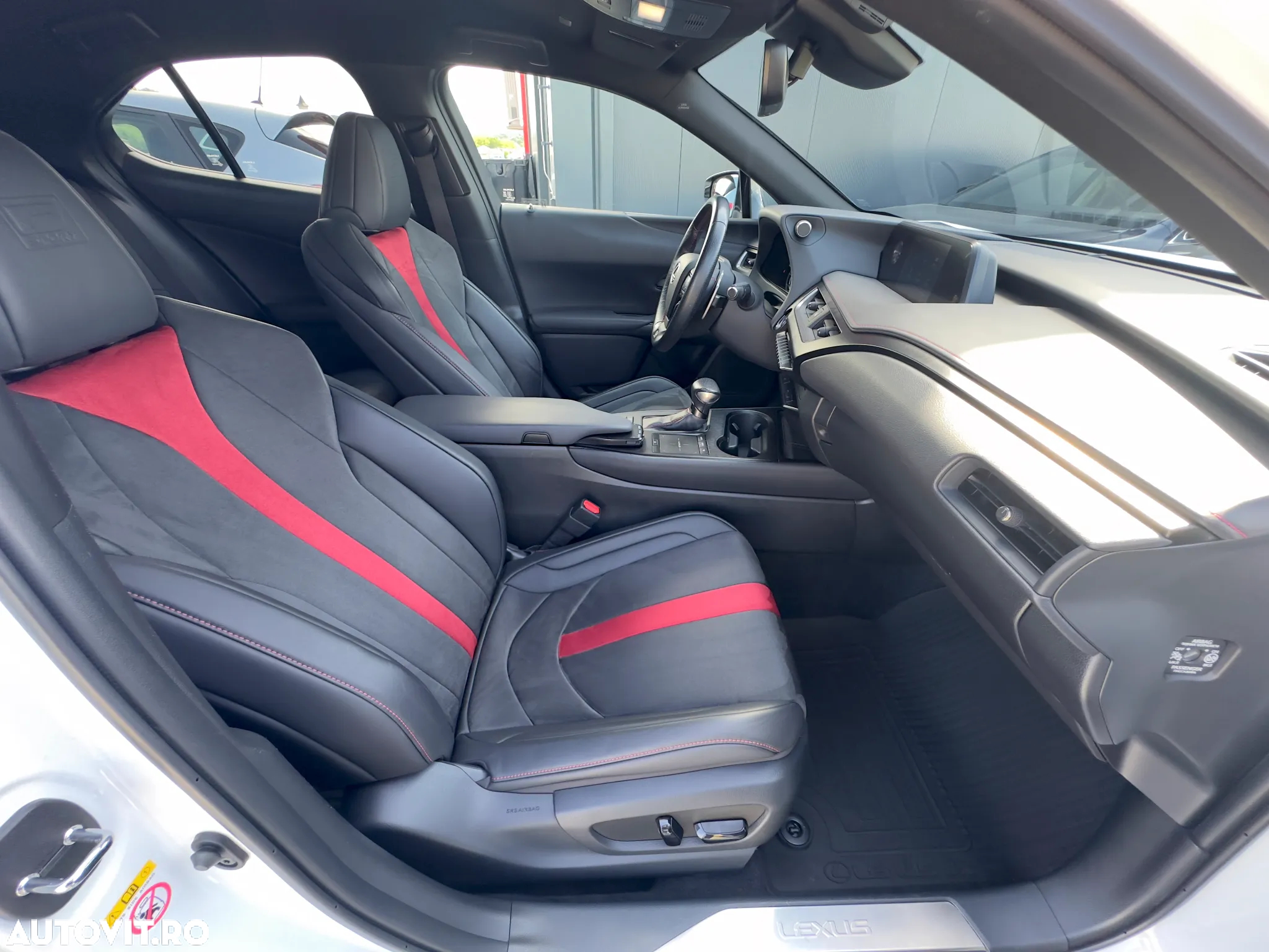 Lexus UX 250h F SPORT - 25